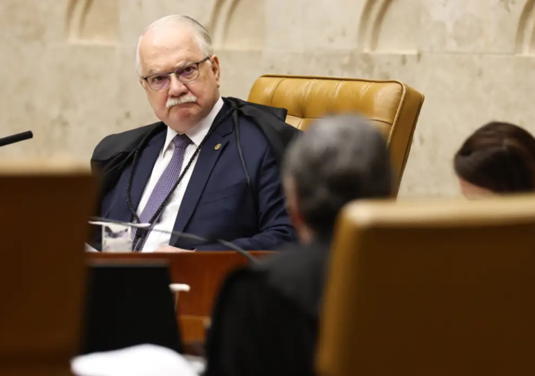 Edson Fachin durante sessão do Supremo Tribunal Federal